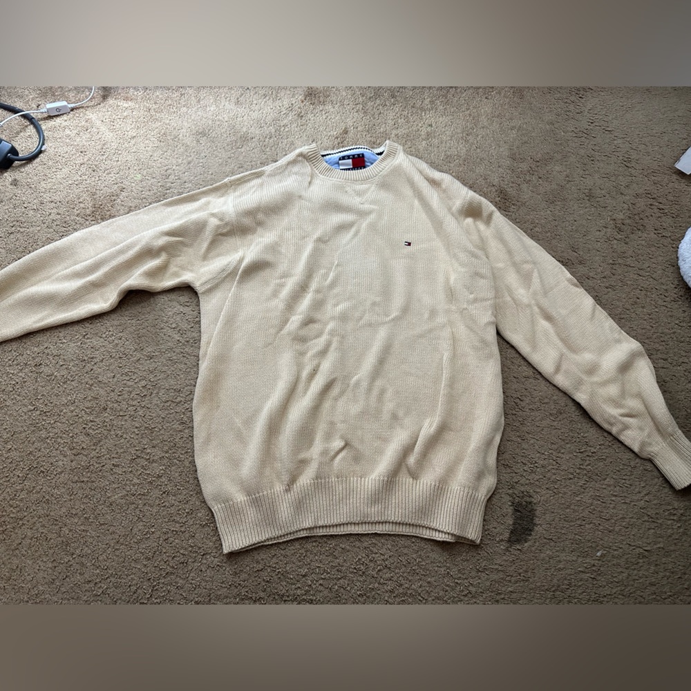 Men’s tommy hifigher sweater gently used